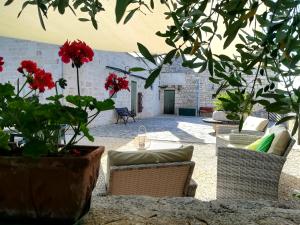 A seating area at Maison MilleOttocento