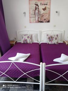 Кровать или кровати в номере Nancy Rooms