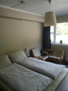 Una cama o camas en una habitación de Kvamsdal Pensjonat 4