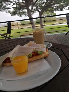 Možnosti snídaně pro hosty v ubytování Alojamiento Rural Coto de la Isleta