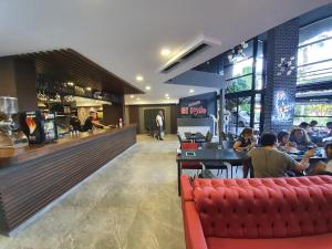 a restaurant with people sitting at tables and a bar at Karikatür Bi Hotel in Alanya