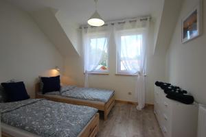 Łóżko lub łóżka w pokoju w obiekcie ApartDębki