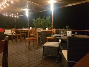 Restoran või mõni muu söögikoht majutusasutuses Yellow Tree Suites