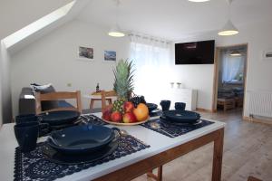 Telewizja i/lub zestaw kina domowego w obiekcie ApartDębki