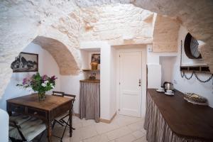 A kitchen or kitchenette at Charming Trulli