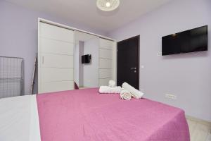 Posteľ alebo postele v izbe v ubytovaní Apartments Kolorina