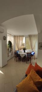 a living room with a couch and a table at La Casetta e Mammà in Positano