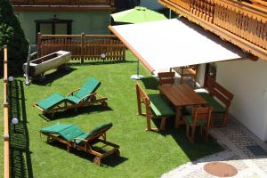 Vonkajšia záhrada v ubytovaní Zirbenchalet Grossglockner