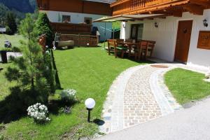 Vonkajšia záhrada v ubytovaní Zirbenchalet Grossglockner