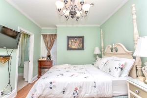 Gallery image of Redwood Bed and Breakfast in Niagara Falls