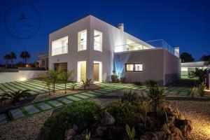 Gallery image of V5 Villa Emma - Luxury 5 bedroom villa in Alvor with private Pool and Jacuzzi in Alvor