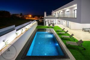Imagem da galeria de V5 Villa Emma - Luxury 5 bedroom villa in Alvor with private Pool and Jacuzzi em Alvor