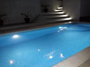 Bazén v ubytovaní Villa Suzy-Apartments Suzana alebo v jeho blízkosti
