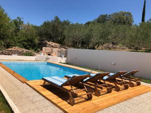 Bazén v ubytovaní Holiday Home Antonija alebo v jeho blízkosti