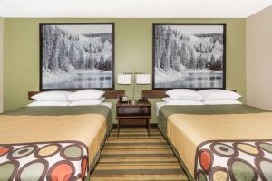 A bed or beds in a room at Super 8 by Wyndham Montrose