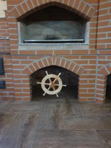 a brick oven with a wheel in it at Casa Alexandru – Locul în care te simți acasă in Vişeu de Jos