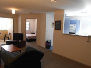 TV a/nebo společenská místnost v ubytování Location Plus Dowling