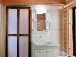 a bathroom with a sink and a mirror at Shirahama Meiji Villa in Shirahama