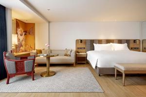 
A bed or beds in a room at Montien Hotel Surawong Bangkok - SHA Extra Plus
