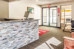 a lobby at a fire station with a counter at Econo Lodge by Choicehotels in Cadillac