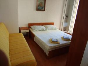 Postel nebo postele na pokoji v ubytování Apartmani ''Srečko'' Drašnice