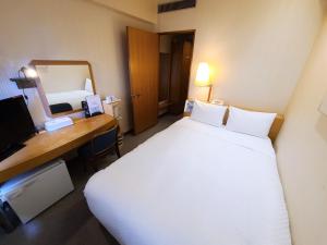 Кровать или кровати в номере Court Hotel Fukuoka Tenjin