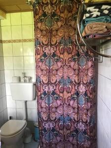 Kúpeľňa v ubytovaní Getreidekasten auf einer Lamafarm