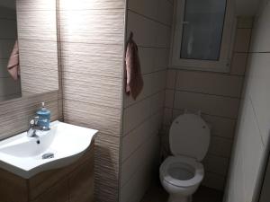 Koupelna v ubytování Zefi's apartment sea room