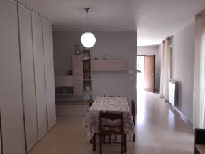 a dining room with a table and a room with a hallway at House La Palma in Ruvo di Puglia