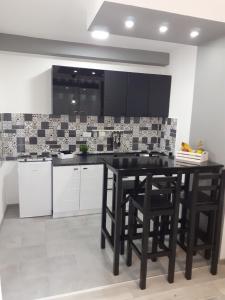 A kitchen or kitchenette at Apartman Petreš