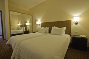 Postel nebo postele na pokoji v ubytování Hotel Girassol - Suite Hotel