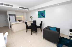 Köök või kööginurk majutusasutuses WATERFRONT DARWIN TROPICAL GEM
