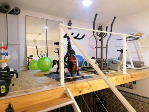 a room with a bunch of gym equipment on a table at Estalagem da Liberdade in Portalegre