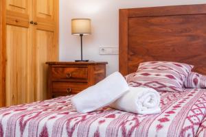 Ein Bett oder Betten in einem Zimmer der Unterkunft Can Binitu