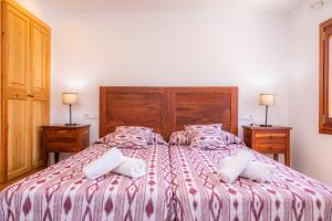 Ein Bett oder Betten in einem Zimmer der Unterkunft Can Binitu