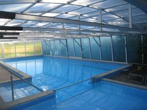 Piscina di Gasthof Strobl Waldfrieden Garni o nelle vicinanze