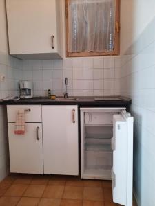 Una cocina o zona de cocina en Apartments Bogdi