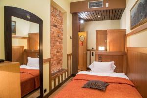 En eller flere senge i et værelse på BEST WESTERN Santakos Hotel