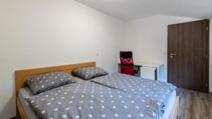 Postel nebo postele na pokoji v ubytování Apartmán U Křížku