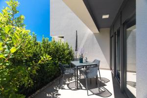 Balkón nebo terasa v ubytování Apartment Art + 37 fotografií