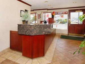 a large kitchen with a counter top in a room at Uptown Inn in Port Angeles