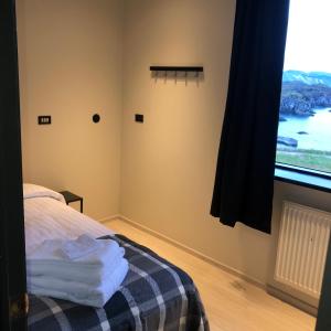 Postel nebo postele na pokoji v ubytování Hellnar Ocean View Villa + 4 fotografie