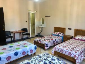 Postel nebo postele na pokoji v ubytování Hotel El Maghreb Al Kabir