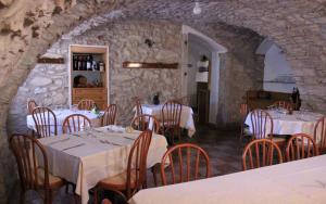 Een restaurant of ander eetgelegenheid bij Albergo Speranza Spiazzi di Monte Baldo