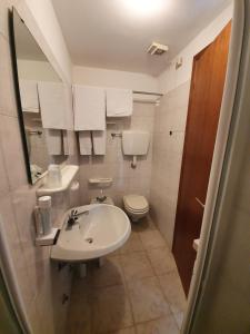 Fotografie z fotogalerie ubytování Albergo Speranza Spiazzi di Monte Baldo v destinaci Spiazzi Di Caprino