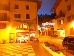 Afbeelding uit fotogalerij van Casa Edelwaiss in Molveno