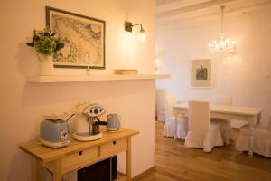 Príslušenstvo na prípravu kávy alebo čaju v ubytovaní La Casa Isabella