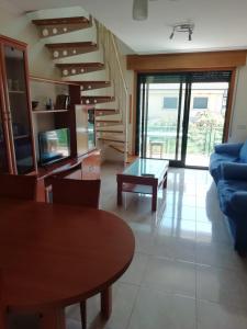 A television and/or entertainment centre at Apartamento XOSÈ Sanxenxo