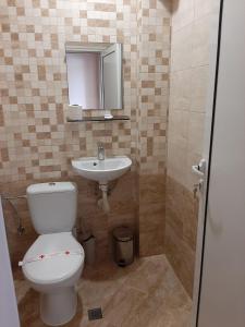 A bathroom at Хотел Таганрог