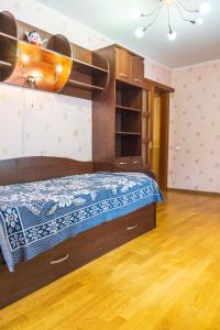 a bedroom with a bed with a blue and white bedspread at Рыбальская 8 in Kyiv